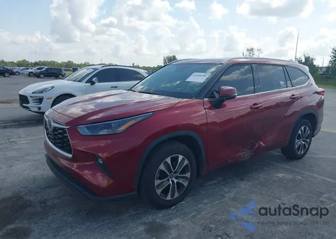 2022 Toyota Highlander Xle z USA, uszkodzony, nr VIN 5TDGZRAH4NS544471